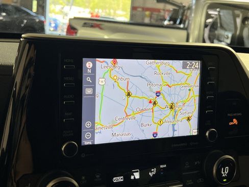 Used 2020 Toyota Highlander XLE image 21