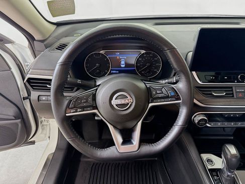 Used 2024 Nissan Altima 2.5 SL FWD image 19