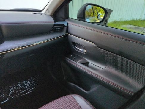 Used 2025 Nissan Kicks SR FWD image 16