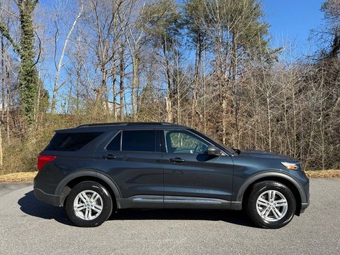 Used 2023 Ford Explorer XLT image 5