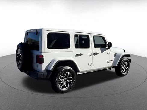 Used 2025 Jeep Wrangler Sahara image 10