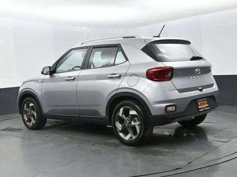 Used 2025 Hyundai Venue SEL FWD image 9