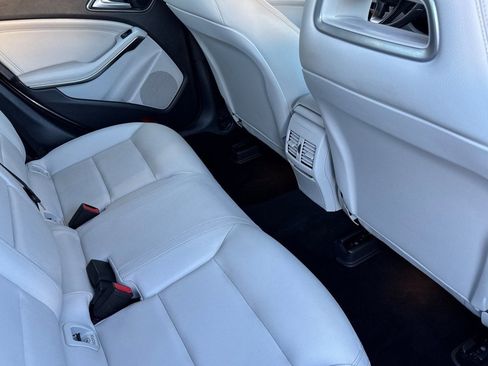 Used 2015 Mercedes-Benz CLA 250 image 13