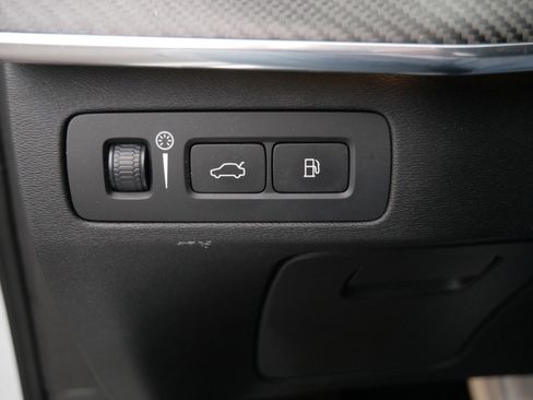 Used 2020 Volvo XC90 T8 R-Design image 23