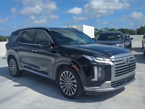 Used 2024 Hyundai Palisade Calligraphy FWD image 3