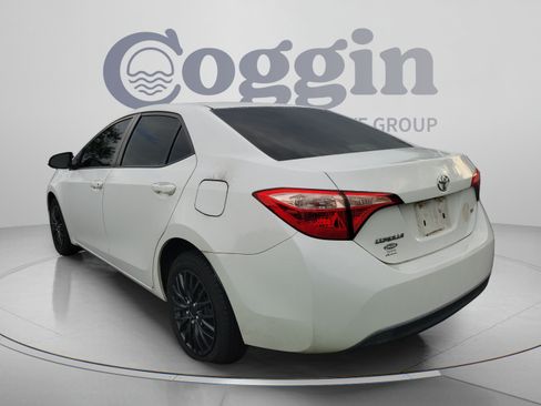 Used 2018 Toyota Corolla LE FWD image 3