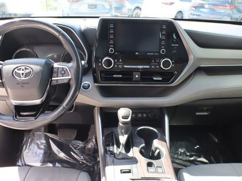 Used 2020 Toyota Highlander Limited FWD image 34