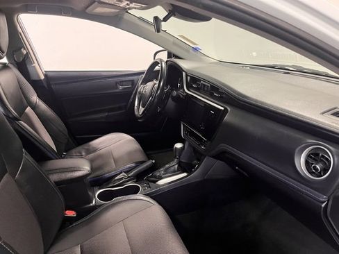 Used 2017 Toyota Corolla SE image 11