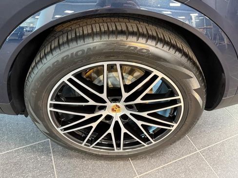 Used 2024 Porsche Cayenne Coupe image 6