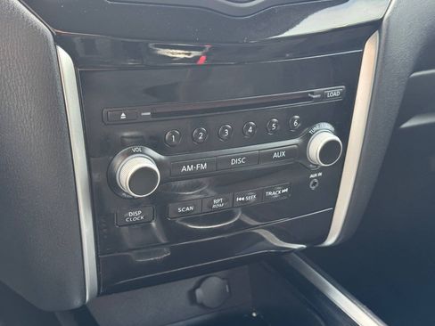 Used 2015 Nissan Pathfinder S FWD image 31