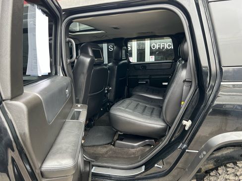 Used 2005 HUMMER H2 w/ Preferred Equipment Group image 17