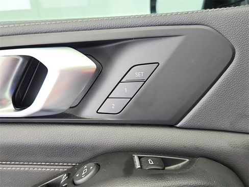 Used 2022 BMW X5 M50i image 25