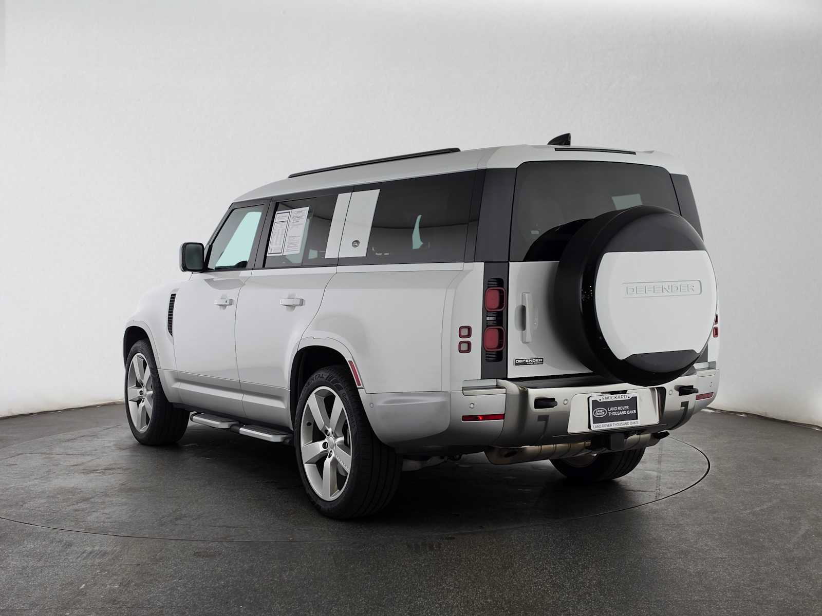 Used 2023 Land Rover Defender 130 First Edition AWD/4WD image 3