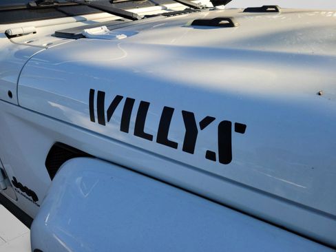 Used 2022 Jeep Gladiator Willys image 15