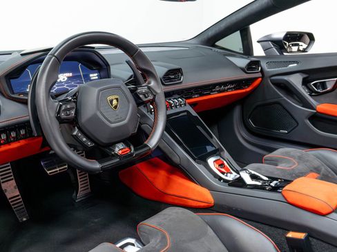 Used 2021 Lamborghini Huracan EVO RWD image 11