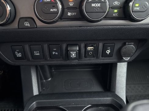 Used 2019 Toyota Tacoma TRD Off-Road image 23