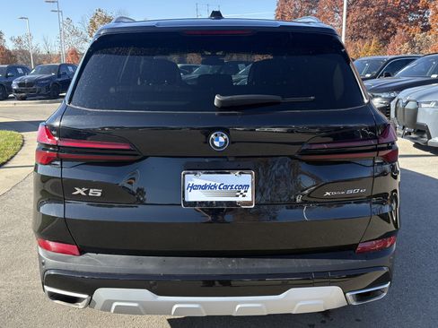 Used 2025 BMW X5 xDrive50e image 9