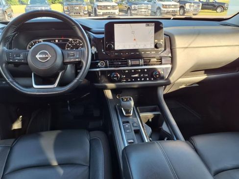 Used 2023 Nissan Pathfinder SL w/ Lighting Package (N92) image 11
