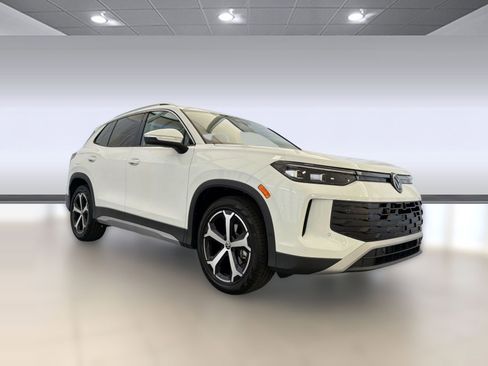 New 2026 Volkswagen Tiguan SE image 7