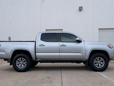 Used 2018 Toyota Tacoma SR5 RWD image 15