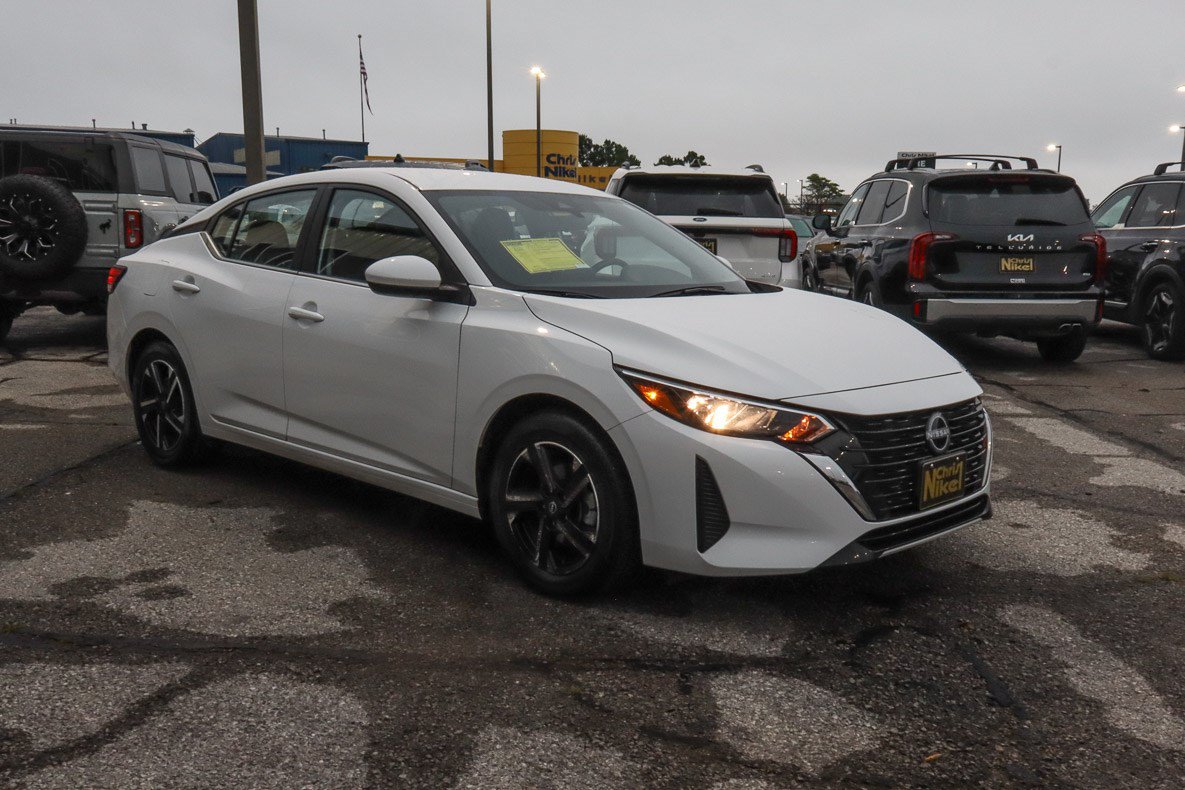 Used 2025 Nissan Sentra SV FWD image 3