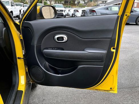 Used 2016 Kia Soul + image 18