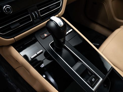 Certified 2024 Porsche Macan AWD/4WD image 20