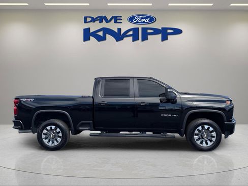 Used 2022 Chevrolet Silverado 2500 Custom w/ Custom Value Package image 13