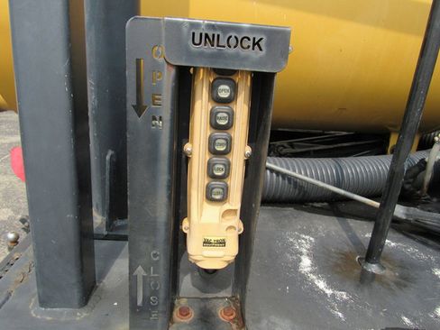 Used 2016 Ford F550 2WD Regular Cab Super Duty image 18