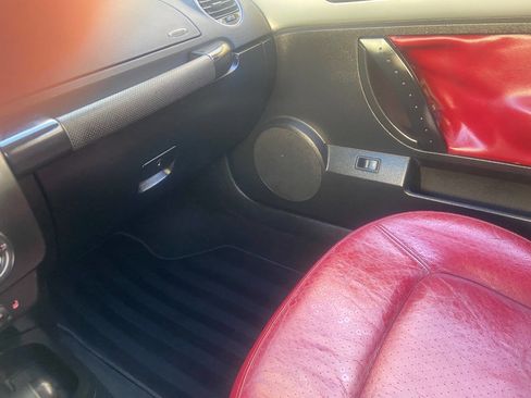 Used 2009 Volkswagen Beetle Blush image 9