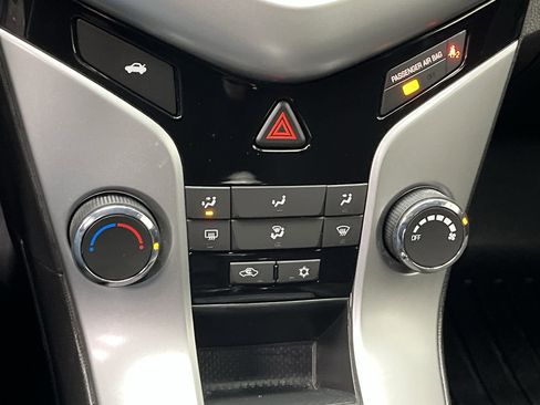 Used 2015 Chevrolet Cruze LT image 18