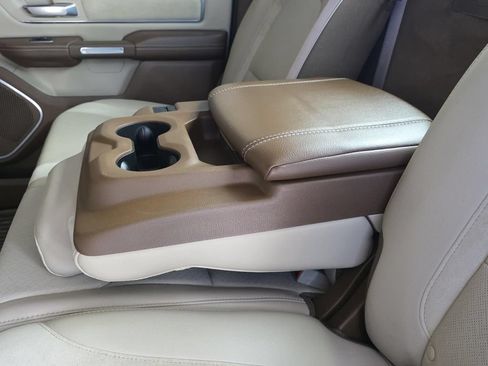 Used 2019 RAM 1500 Laramie AWD/4WD image 10