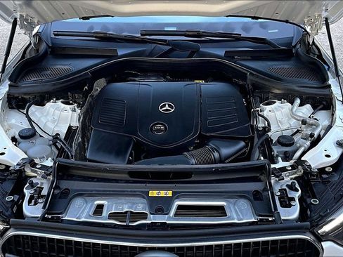 Used 2023 Mercedes-Benz GLC 300 4MATIC image 10