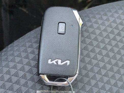 Used 2025 Kia Soul S FWD image 28
