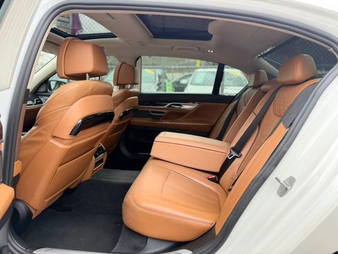 Used 2017 BMW 750i xDrive image 14