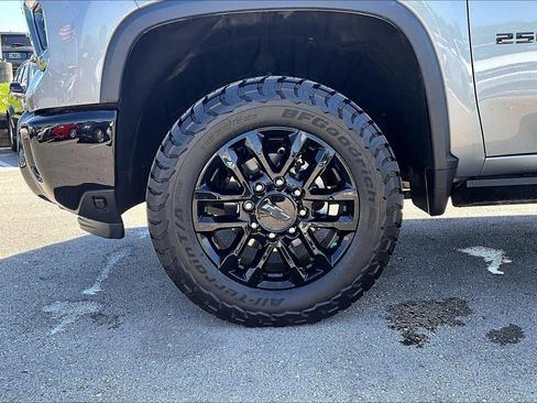 Used 2026 Chevrolet Silverado 2500 LTZ w/ LTZ Plus Package AWD/4WD image 9