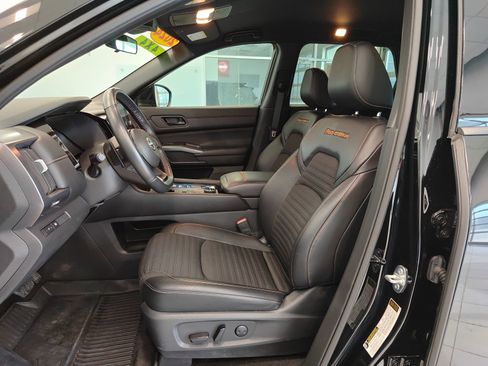 Used 2024 Nissan Pathfinder Rock Creek image 11