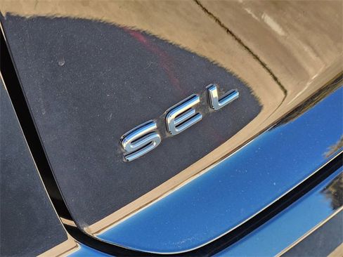 Used 2024 Volkswagen Atlas Cross Sport SEL R-Line image 12