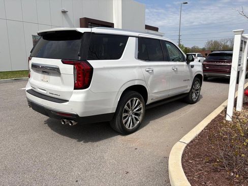 Used 2021 GMC Yukon Denali w/ Denali Premium Package image 3