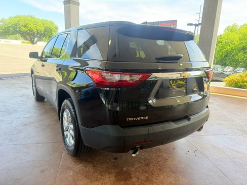 Used 2019 Chevrolet Traverse LS FWD image 4