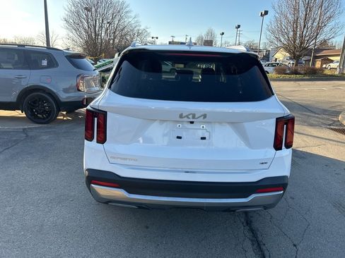 Certified 2024 Kia Sorento S w/ Panoramic Sunroof Package image 5