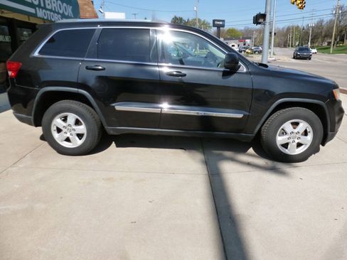 Used 2012 Jeep Grand Cherokee Laredo w/ Laredo E Group AWD/4WD image 5