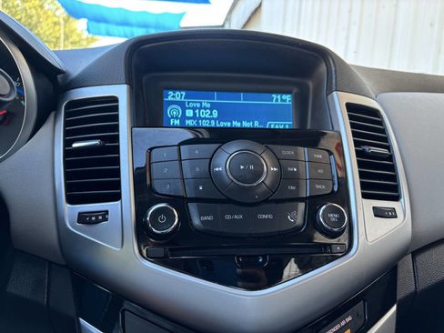 Used 2015 Chevrolet Cruze LS image 19