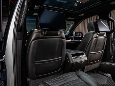 Used 2025 Cadillac Escalade Sport Platinum w/ LPO, ONYX Package AWD/4WD image 30
