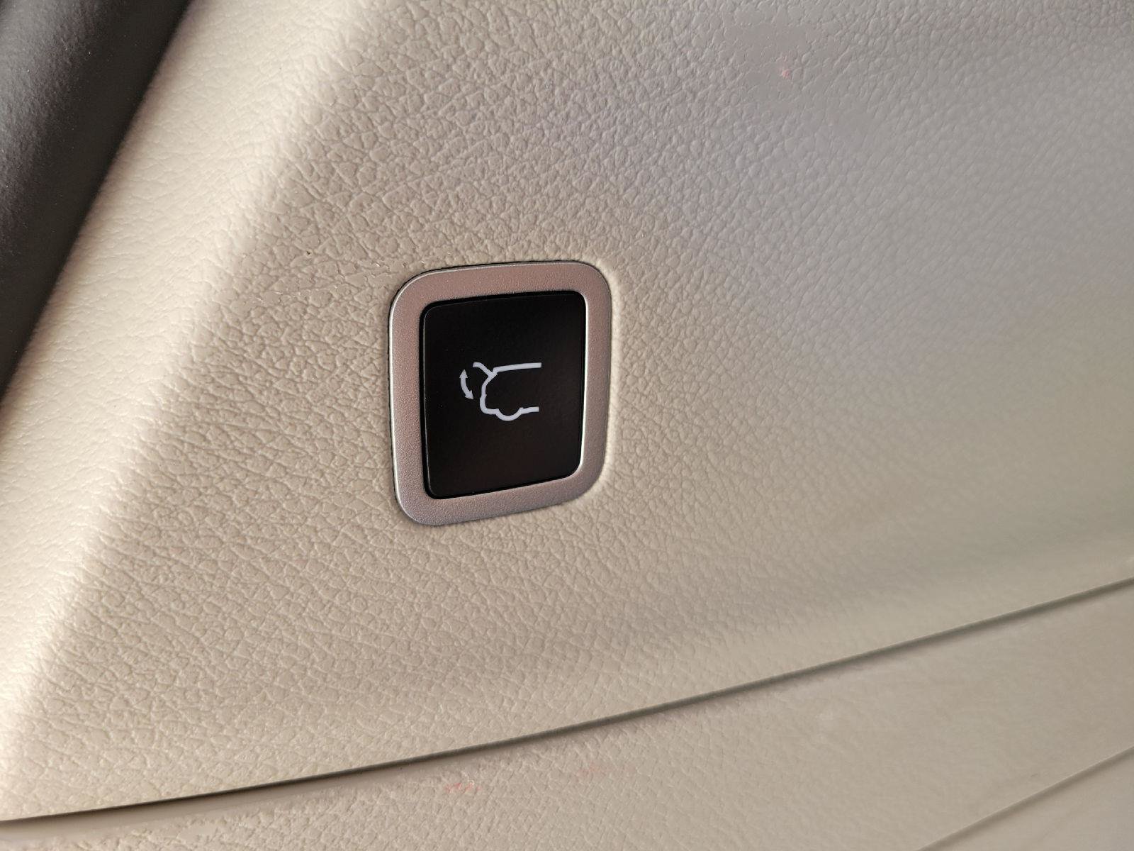 Used 2024 Chrysler Voyager LX FWD image 28