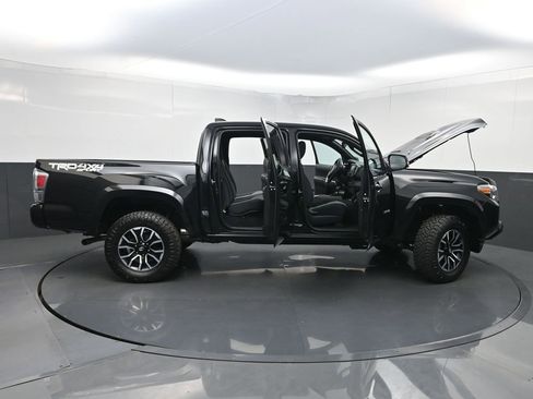 Used 2020 Toyota Tacoma TRD Sport AWD/4WD image 35