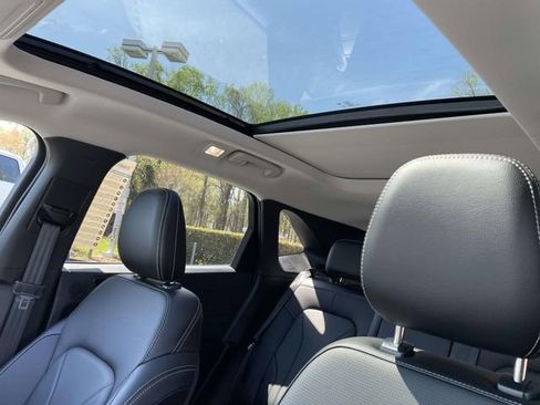 New 2025 Ford Escape SE w/ PHEV Premium Package FWD image 7