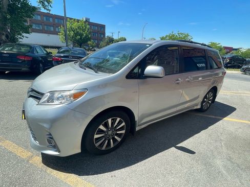 Used 2019 Toyota Sienna XLE w/ XLE Navigation Package AWD/4WD image 7