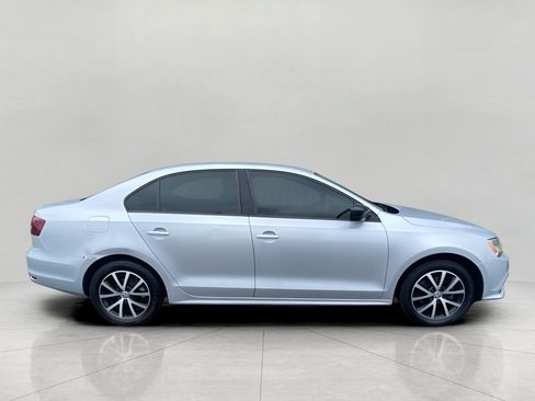 Used 2016 Volkswagen Jetta SE FWD image 10