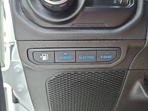 Used 2024 Jeep Wrangler Unlimited Sahara AWD/4WD image 25